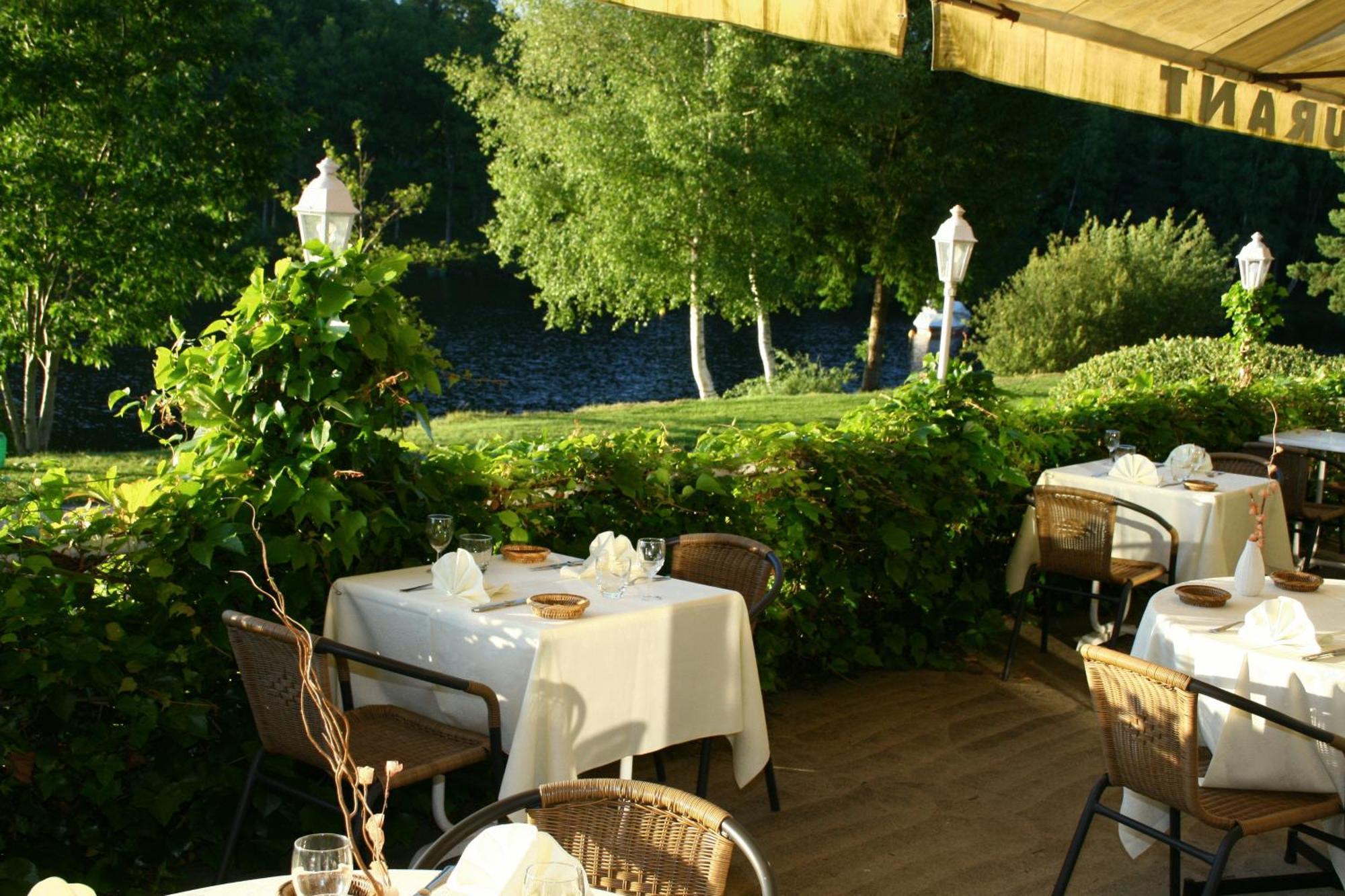 Logis Hotel Du Lac Нёвик Экстерьер фото